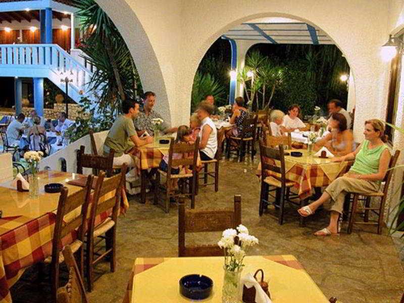 Agia Marina شقق Folia المطعم الصورة